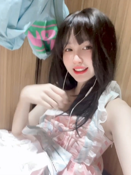 反差婊比心陪玩【小雪】资源合集+[23v+9.8g][百度盘]