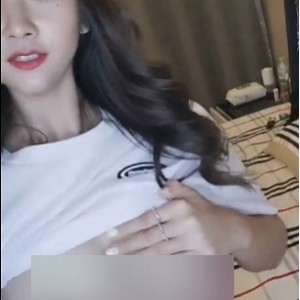 虎牙新晋人气超火爆高颜值顶级美女【优质尤物】（东方空姐）最新散播稀缺有尺度自娱自乐秀【1V1.96G】