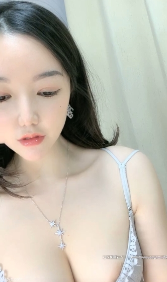 人气网红颜值高到爆炸的大姐姐樱桃小纯纯合集