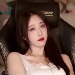 [转载搬运] 强烈推荐轩子巨2兔福利篇少妇装黑白丝袜高能提醒 [1v+400m][百度盘]