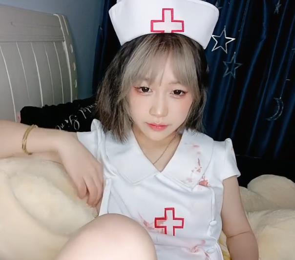 清纯系短发萌妹子米拉