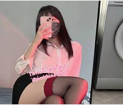 推特网红少女奶油泡芙和朋友电梯口打粑粑