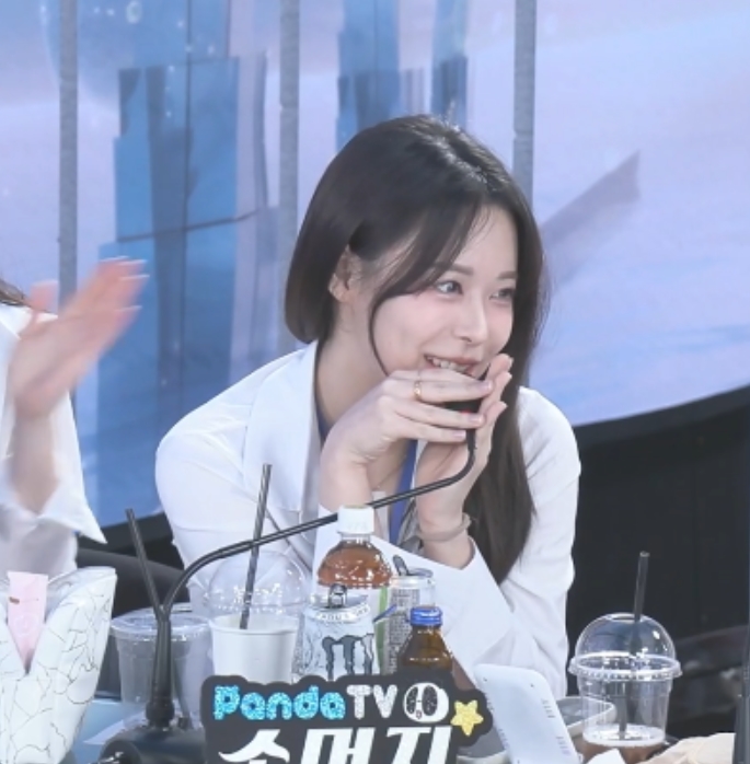 [转载搬运]+jinricp韩国女团+2月19日超强直播+VIP内容原档合集【43G】+[包含10部原档超清资源+VIP内容+超长版视频+43G][百度盘]