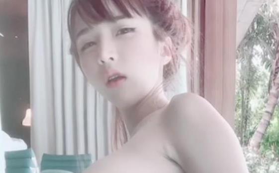 OnlyFans推特大罩杯网红(Aom_yumi_)