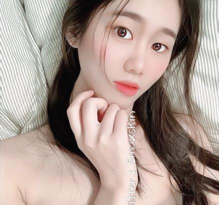 推特上的反差展示妹子smaxskin合集+[+167V2.7G]