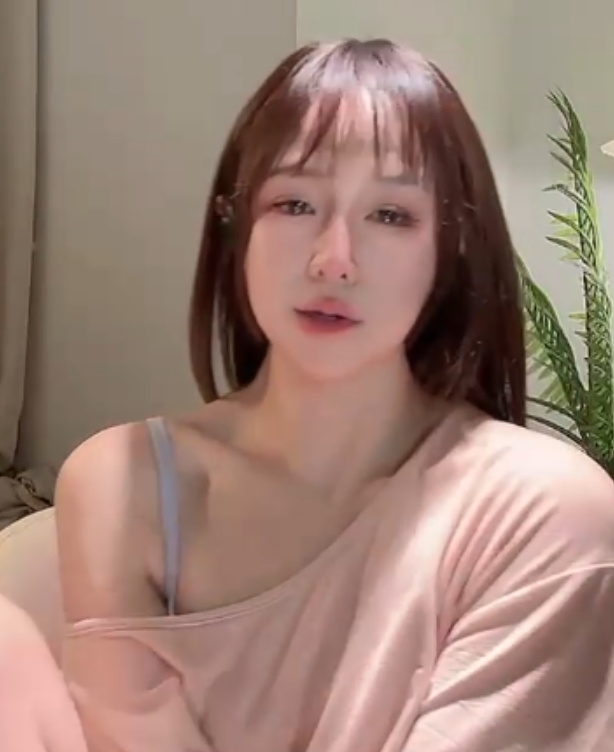 [转载搬运]+Stripchat短发气质小姐姐【Meg_Linda】小尺度诱惑+[1V+647M][百度盘]