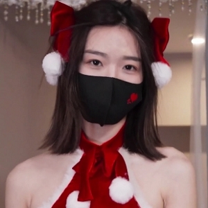 [转载搬运] 脚模摄影小凌女神第一部圣诞战衣特辑 [1V+2.55G][百度盘]