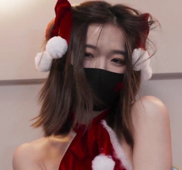 [转载搬运]+脚模摄影小凌女神第一部圣诞战衣特辑+[1V+2.55G][百度盘]