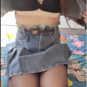 黑丝美腿某处进入1V220M百度盘