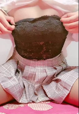 新晋福利姬秀女美狸短视频小合集，10v600m35min，独特展现，放飞自我勾魂出声，不容错过！