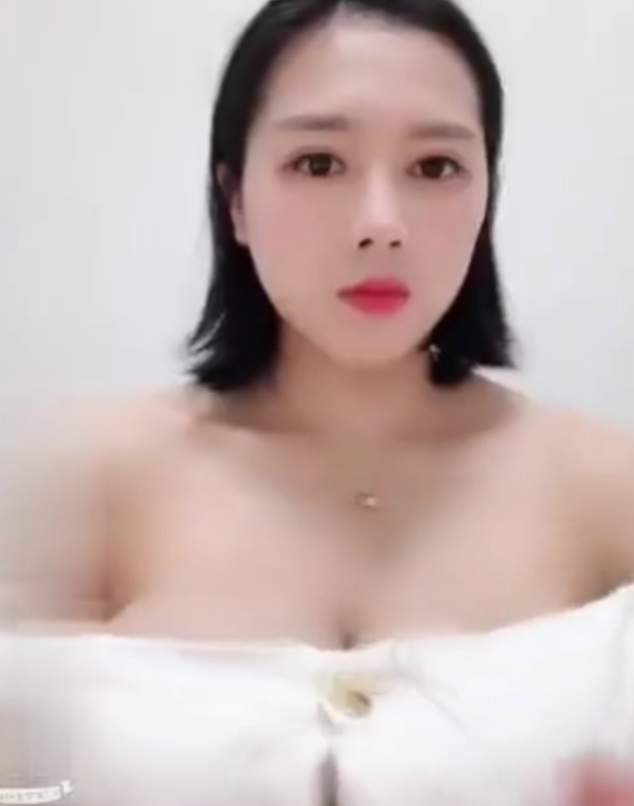 快手女神敏敏一路向前最新热舞大放异彩,28V点赞数高达73V,总播放量达740M