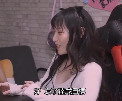 《皇家华人夜夜（合集）》：多彩剧情，男主角多重角色，服饰角度全方位，下载观看享受乱来乐趣