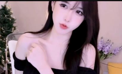 优质大长腿蛋姐复出开播，两部视频共1小时20分钟，颜值身材女神引关注