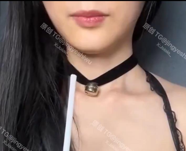 推特堂妹吞金圣兽特写食物视频集锦，S狗气质手套定制，神秘而迷人，短资源下载42V-1.1G