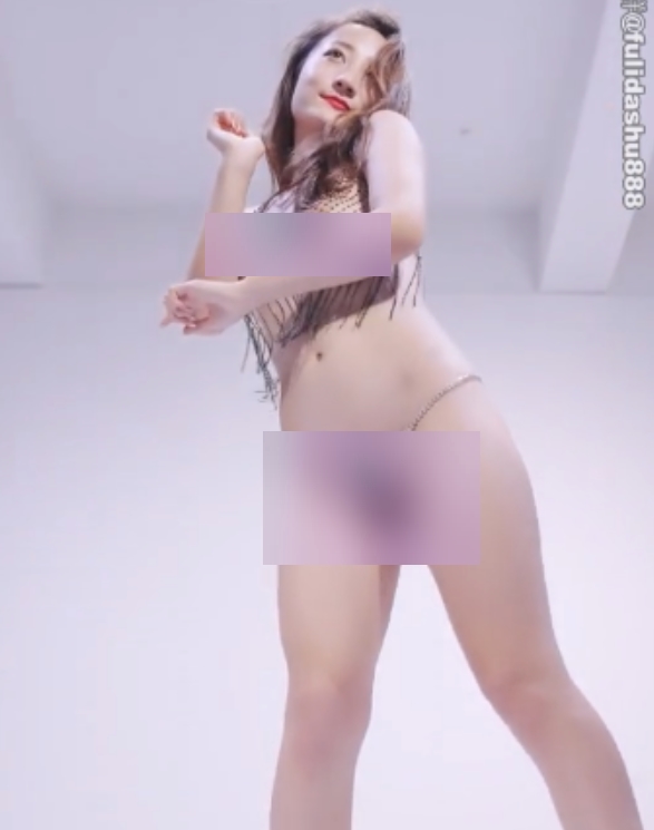 露脸反差婊视频第8弹，卡点热舞弹力摇脱衣，百度盘670V+5.56G