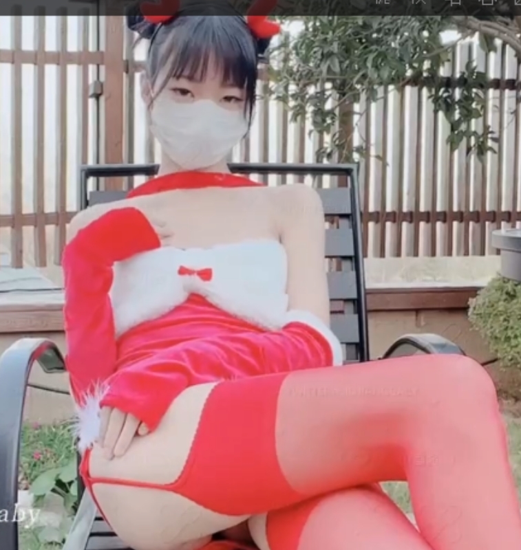 米娜学姐104v53.9g合集：收录小酒酱、黑丝女主播等多位美女主播，更新频繁，红边丝袜胡桃色发型增添性感