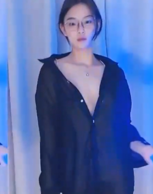 CC重磅推荐：万元定制热舞放飞自我首发，7879舞姿优美引爆舞台[3V+200M][百度盘]