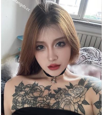 泄密高颜值快手网红大野驴露脸纹身自拍实锤，迷人视频等你来看