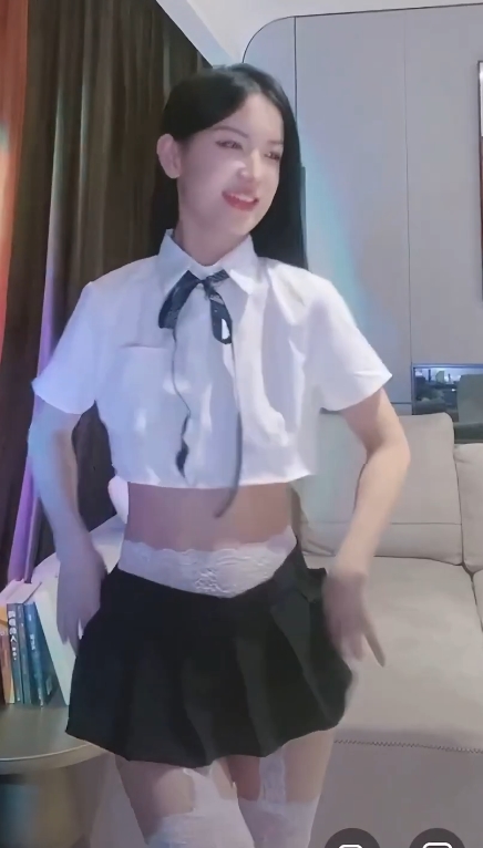 限时独家宁依纯超短衣超短裙直播大放送！110M高清视频，1币即可观看！