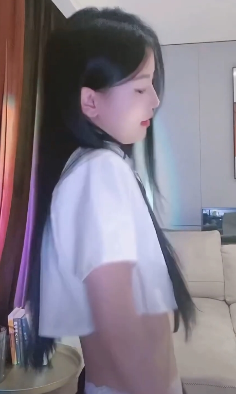 限时独家宁依纯超短衣超短裙直播大放送！110M高清视频，1币即可观看！