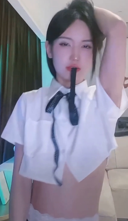 限时独家宁依纯超短衣超短裙直播大放送！110M高清视频，1币即可观看！