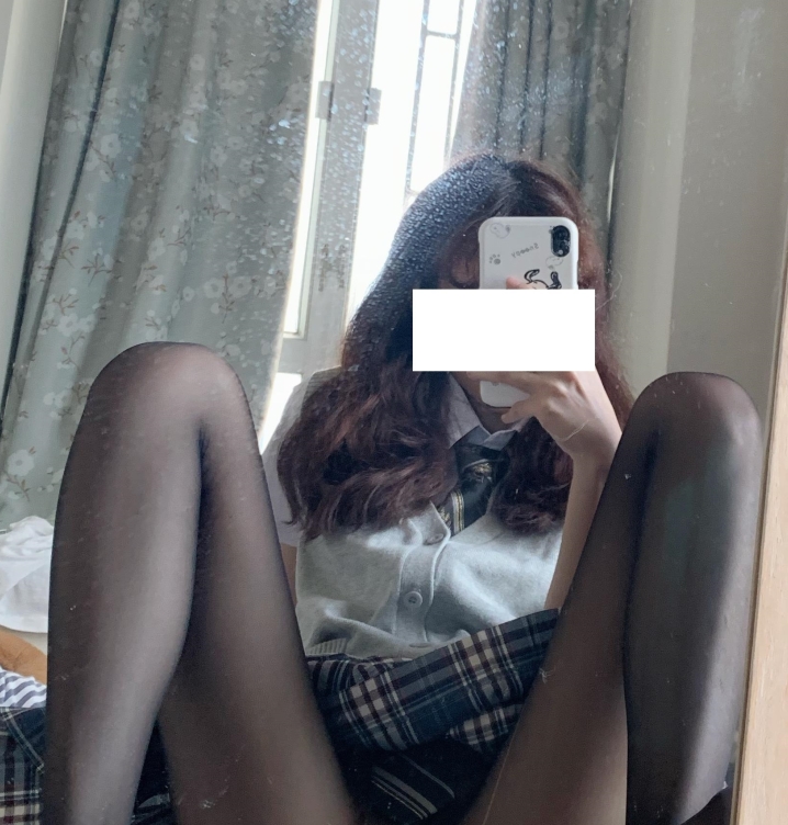 《小甜猪猪4V26三人游八套合集》464MB高清视频，百度盘轻松获取