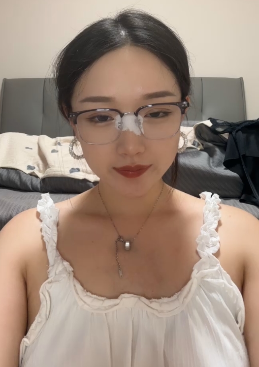 眼镜御姐妹子叭嗦合集：57v48.6g视频收藏百度ED2K