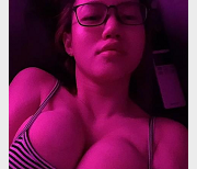 转睛，忍不住想要一探究竟。赶紧点击观看，感受这位浮力姬的魅力吧！