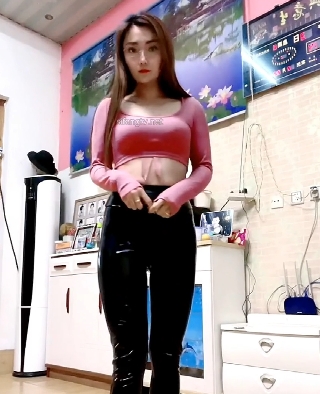 虎牙本土御姐大小姐姐透视果舞，774M视频尽情欣赏