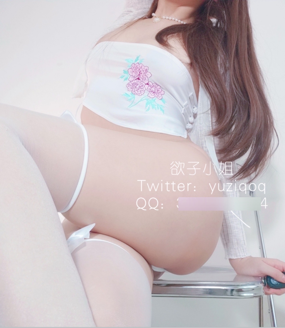 小蔡头喵喵喵视频合集：125.5g收藏，黑丝毛衣格子裙风格多样