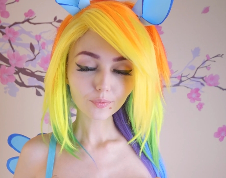 频时，不仅可以欣赏到MH彩虹小马的舞蹈表演，还能感受到她的独特魅力和风采。如果你也是MH彩虹小马的粉丝，或者对舞蹈感兴趣，那么这个视频合集绝对不容错过！快来下载吧，让MH彩虹小马的热舞征服你的眼球！