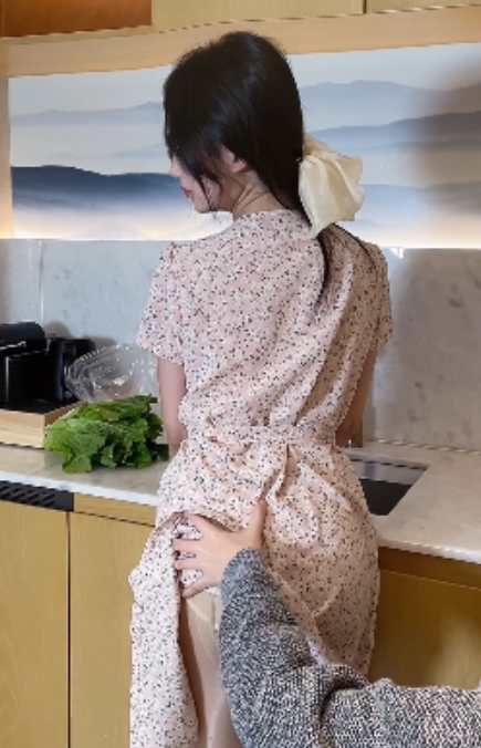 抖娘利世:小保姆与老头故事141P1V-1.59GB百度盘