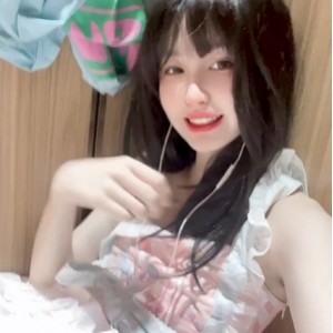 小雪：反差婊比心陪玩视频资源合集，25个视频总大小9.8G百度盘zip下载