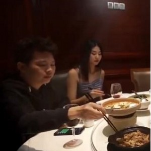 自拍连载作品堕落人Q：4V-1.8G，换旗叫好兄弟观战，大制作冠名91，好评如潮