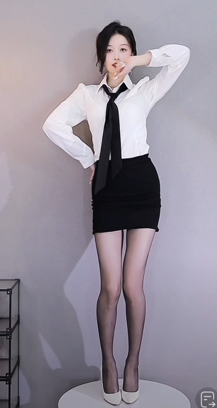 张昔由魅力群舞视频：精彩更新，吸引大量粉丝