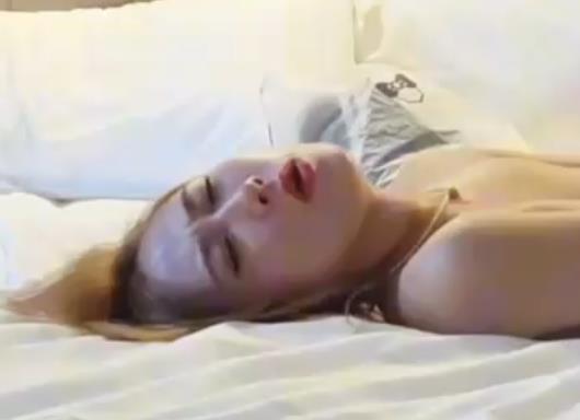 御姐宝妈健身自拍视频，时长16分钟，肌肉线条展示颜值