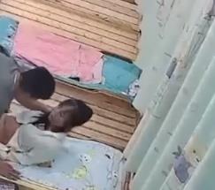 震撼监控曝光廊坊金湾幼师遭遇前男友暴力，QJ事件惊心！女主身处木板床下，车灯照亮绝望一幕！视频曝光