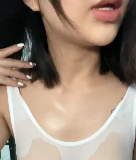 KKLOVE白色透明衣服1V+1G视频合集[2GB][百度盘]