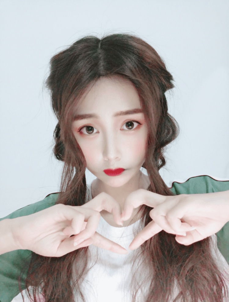 网红茜公举高颜值微博女星直播平台粉丝评论互动大神足球比赛