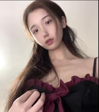 Telegram高颜值女神果冻小姐露脸自拍图集，共135张短视频，颜值炸裂！