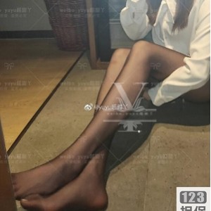 晶莹剔透的足模主播《yuyu超甜丫》会员资源