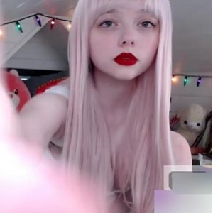 evieserena：童颜大罩杯萌妹Onlyfans合集，24V视频总计12.4G