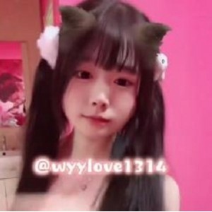 的定制短视频系列，以舞蹈、服装、棒棒糖等元素为主题，展现了小姐姐的可爱迷人魅力。视频时长不超过3分钟，精彩纷呈，让人目不暇接。59V-3G