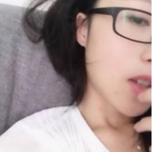 骚气眼镜主播夜夜：杭州波多野结衣风格视频8.3G，收藏量23V