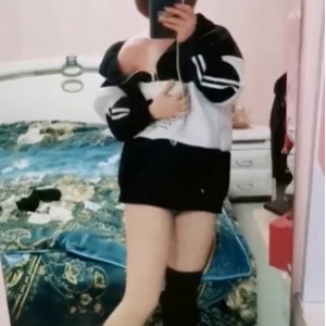 陈可儿直播放飞自我家人面前展示视频