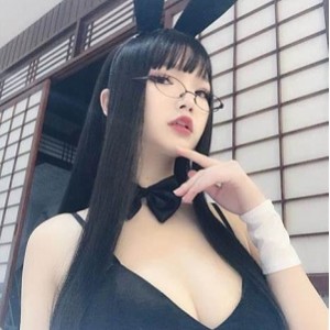 雪晴嘟嘟：神仙颜值，粉丝达54万，车灯精，二次元魅力