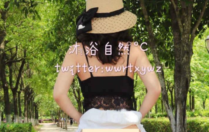 浮力姬的惊艳展示：沐浴自然°C，公园大爷也入镜