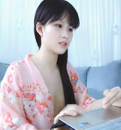 bes7f：萌妹子星秀主播直播视频合集，15.6G橡胶完具身材颜值衣服少