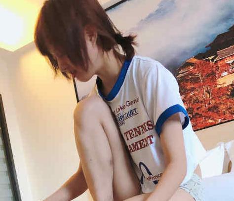 希妹：美足女神，20集9.5g，大长腿比基尼私拍