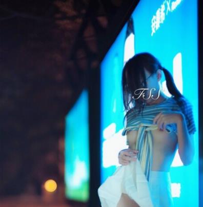 展示女神FSS冯珊珊展示合集：墙内开花墙外香，日常生活高难度互动